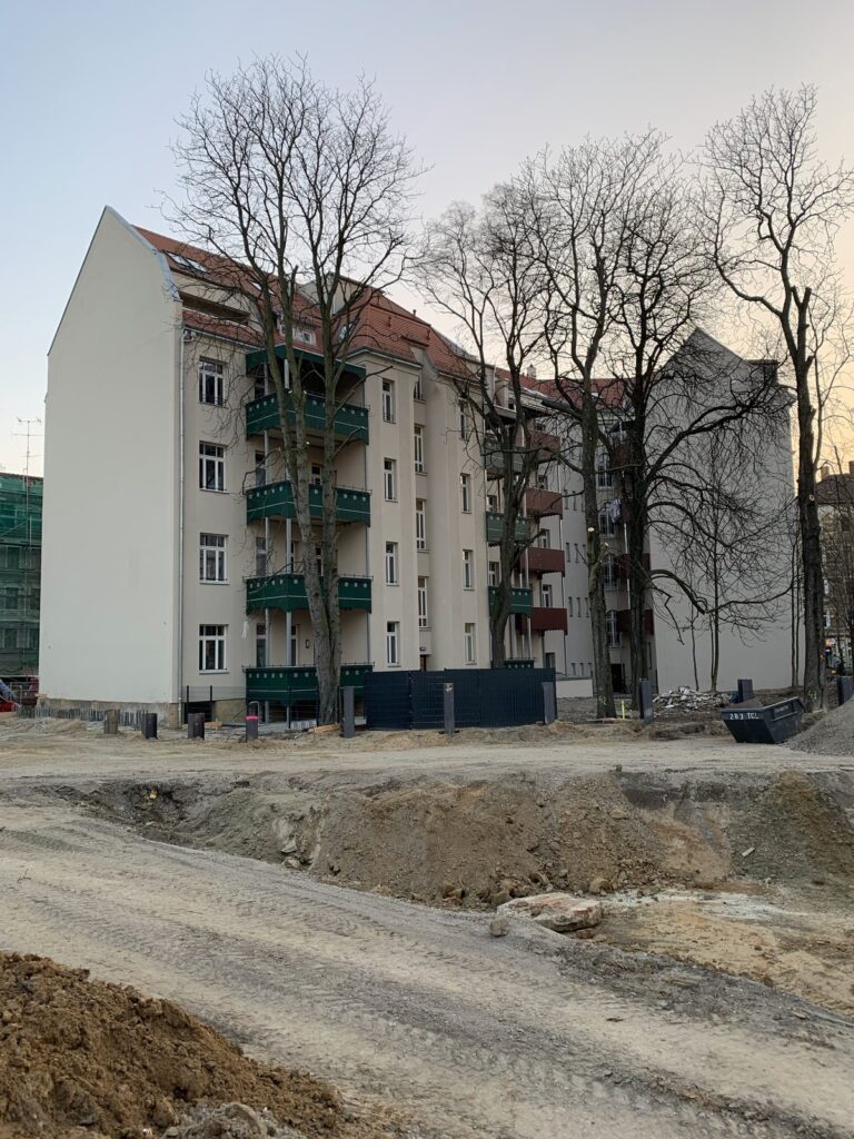 Hofseite der Eisenbahnstraße 131 nach Abschluss der Sanierung